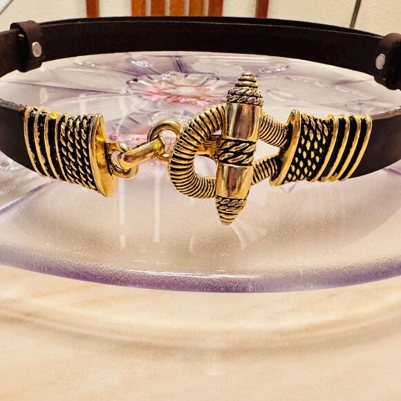 New VTG Women’s Brown Leather Adjustable Belt Ornate GoldTone Buckle USA Western main image 8
